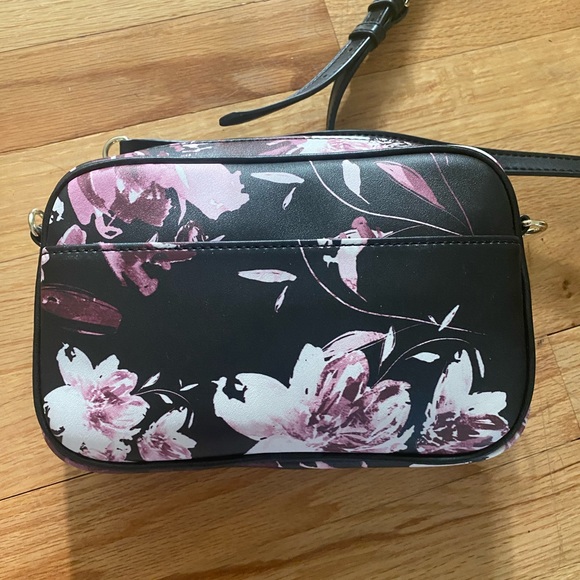 NWT Karl Lagerfeld floral crossbody camera bag - Picture 3 of 5